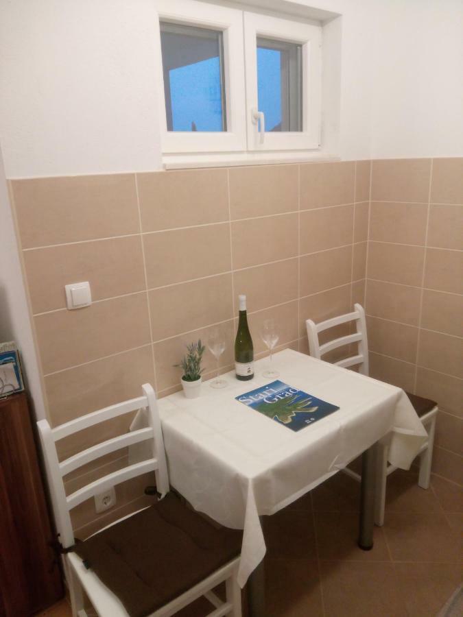 Apartmani Lomar Stari Grad  Exteriör bild