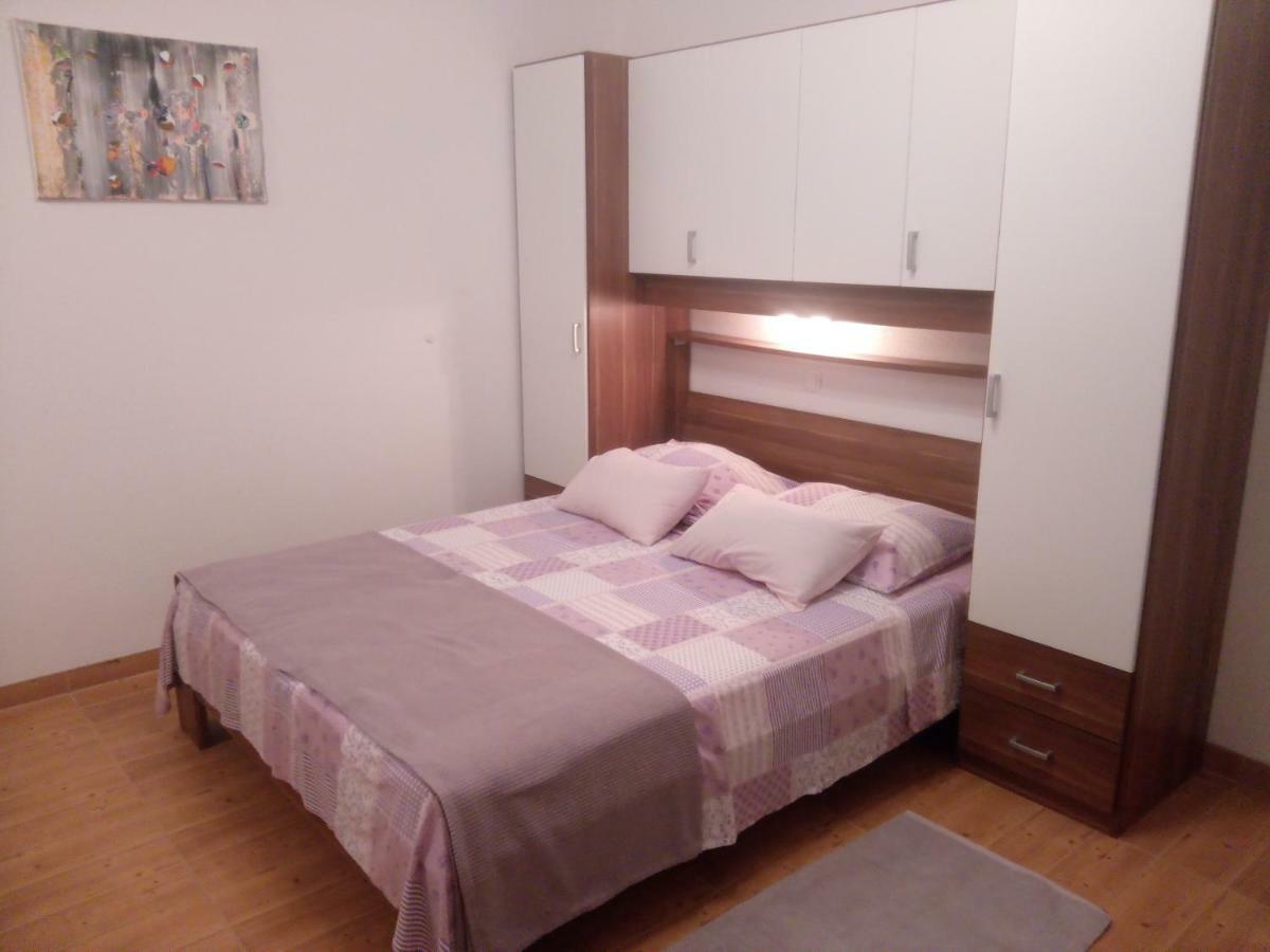 Apartmani Lomar Stari Grad  Exteriör bild