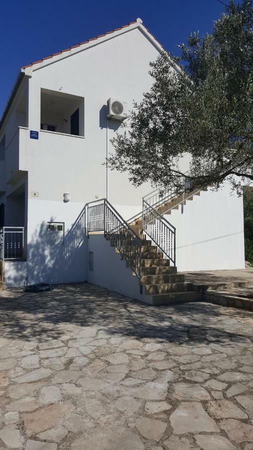 Apartmani Lomar Stari Grad  Exteriör bild