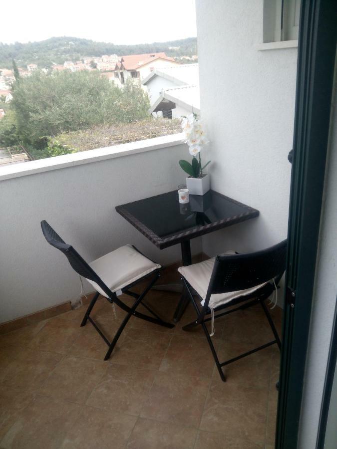 Apartmani Lomar Stari Grad  Exteriör bild