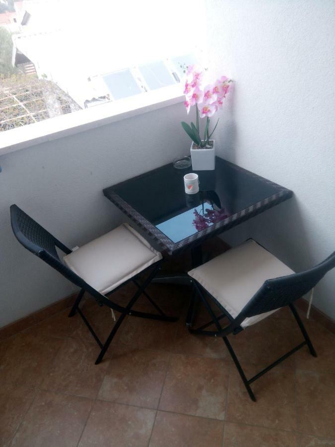 Apartmani Lomar Stari Grad  Exteriör bild