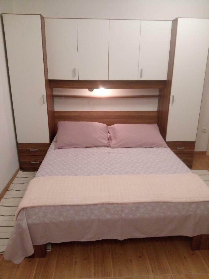 Apartmani Lomar Stari Grad  Exteriör bild