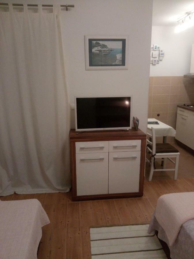 Apartmani Lomar Stari Grad  Exteriör bild