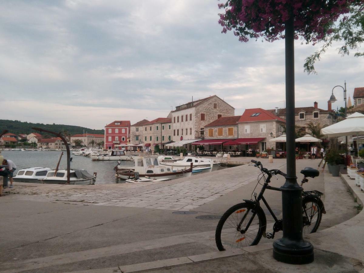 Apartmani Lomar Stari Grad  Exteriör bild