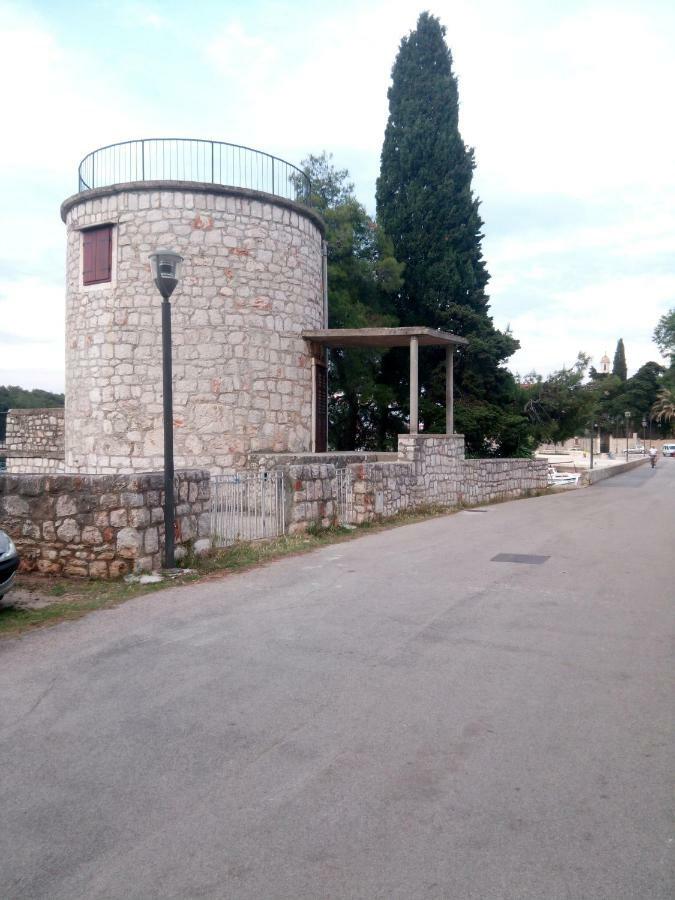 Apartmani Lomar Stari Grad  Exteriör bild