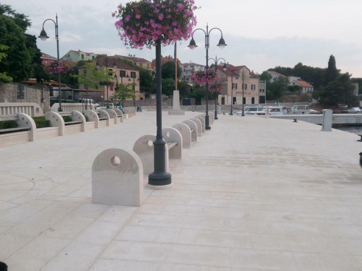 Apartmani Lomar Stari Grad  Exteriör bild