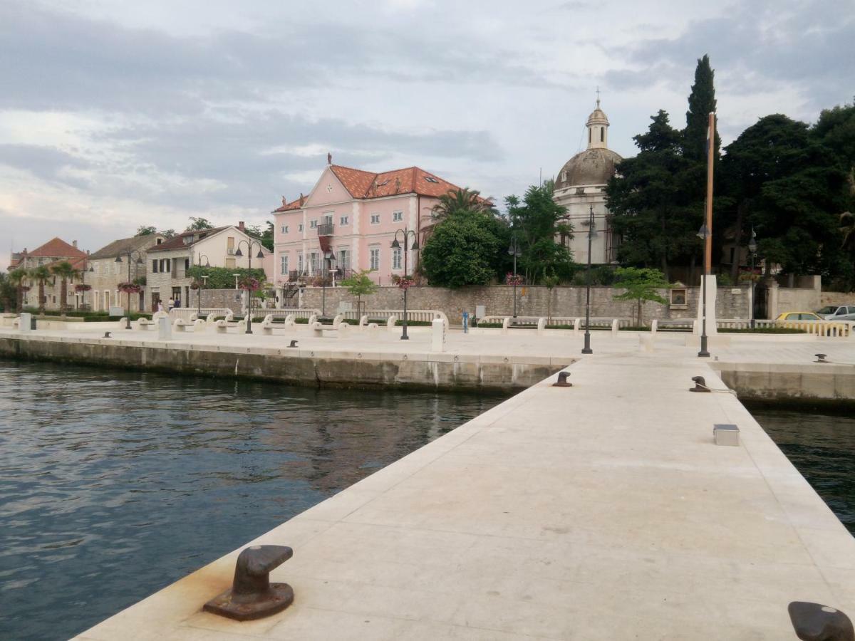 Apartmani Lomar Stari Grad  Exteriör bild