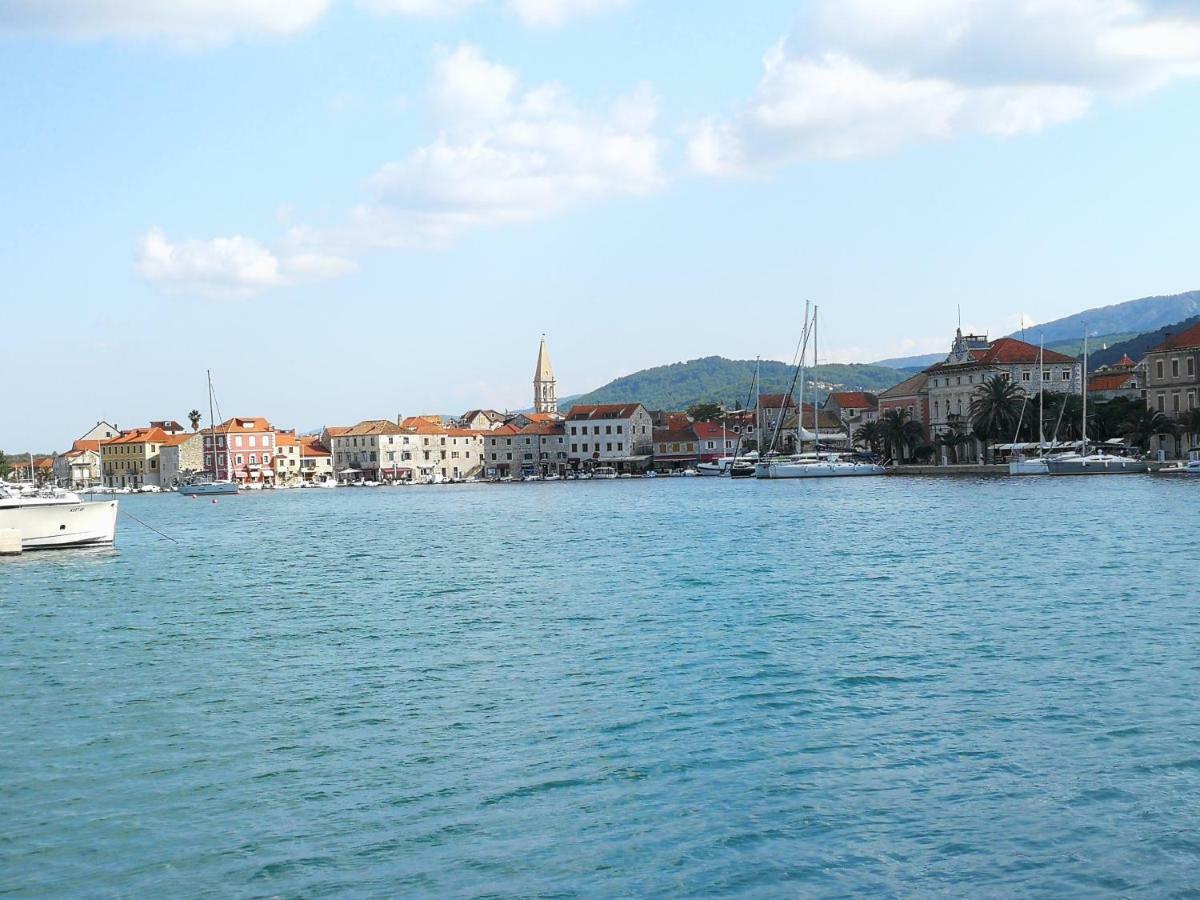 Apartmani Lomar Stari Grad  Exteriör bild